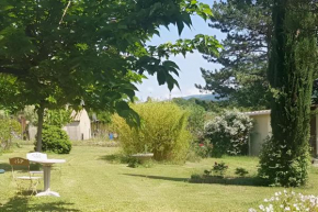 Petit havre de paix avec piscine chauffée au coeur du Luberon